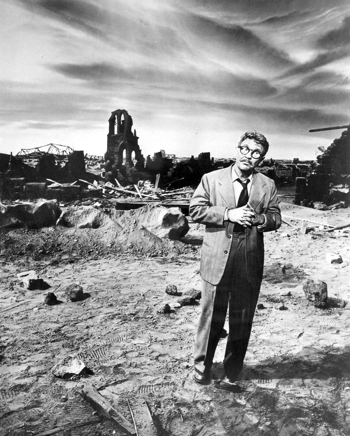 Burgess_Meredith_Twilight_Zone_1960.jpg