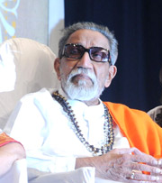 Bal Thackeray at 70th Master Dinanath Mangeshkar Award