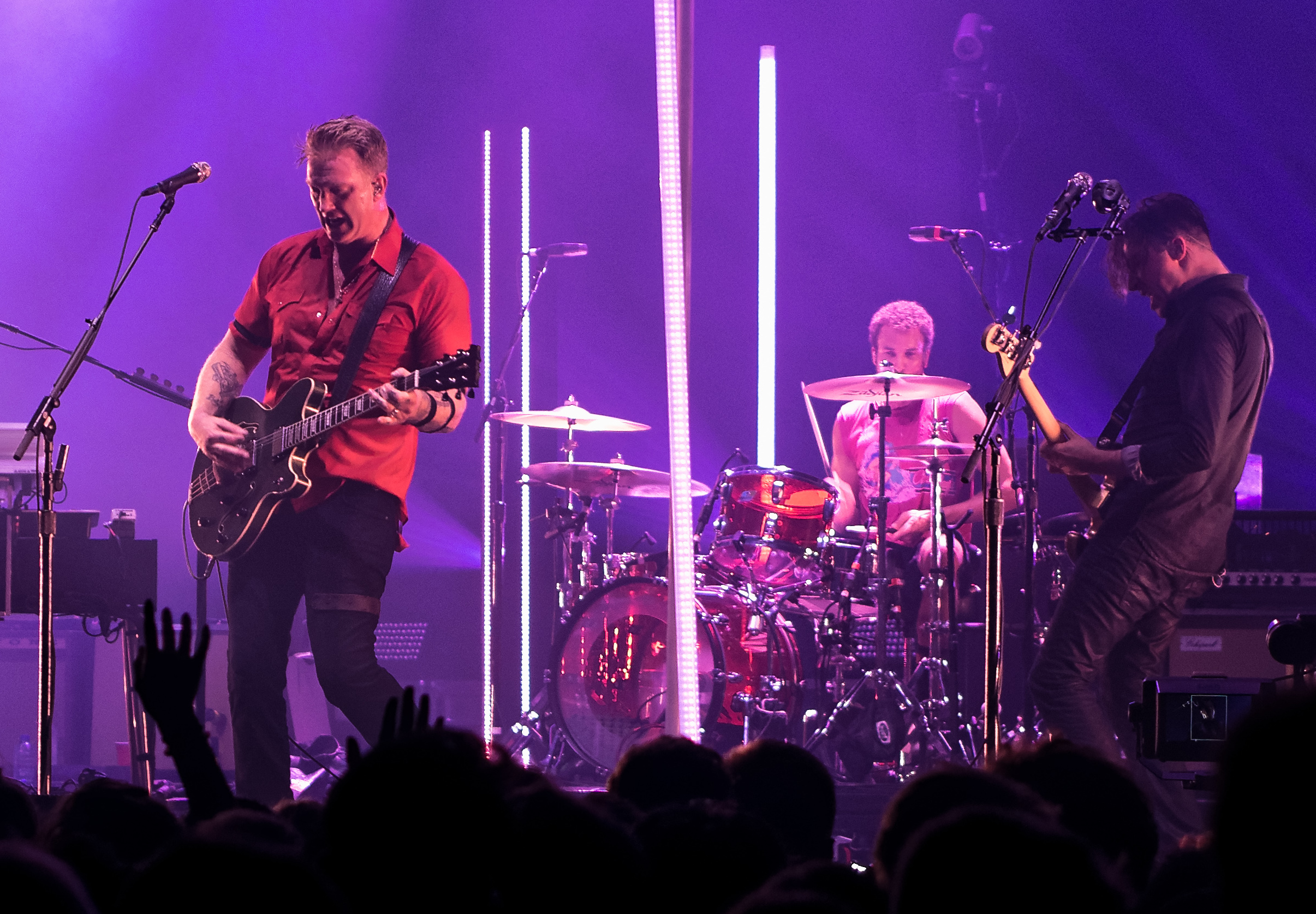 Queens_of_the_Stone_Age_-_SSE_Arena_Wembley_-_Saturday_18th_November_2017_QOTSAWembley181117-43_(37885912434)_(cropped)