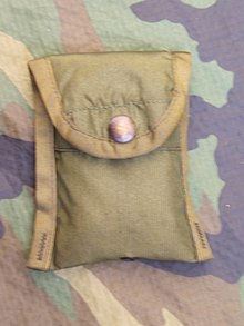 LC-1 field first aid dressing case photograph