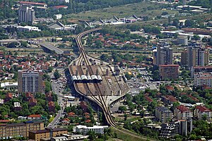 伏得諾山（英語：Vodno）所見的斯科普里火車站和汽車站