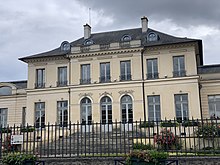 维勒蒙布勒城堡（法语：Château de Villemomble）