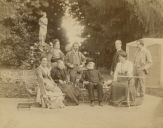 Seated: Maria Carrara Verdi, Barberina Strepponi, Giuseppe Verdi, and Giuditta Ricordi. Standing: Teresa Stolz, Umberto Campanari, Giulio Ricordi, and Leopoldo Metlicovitz