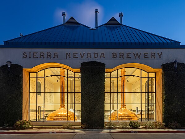 图为塞拉啤酒厂（英语：Sierra Nevada Brewing Company），位于美国加州的奇科。今天是国际啤酒日。