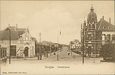 1900年代後半葉的中山路湖南路路口，瓦格納時裝店與今天的中山路17號（右側）