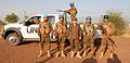 2013年2月15日，额勒贝格道尔吉（中间）在南苏丹