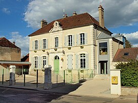 The town hall in Val-de-Mercy