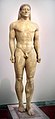 克罗伊索斯青年雕像，公元前530至前520年，现藏于雅典国家考古博物馆