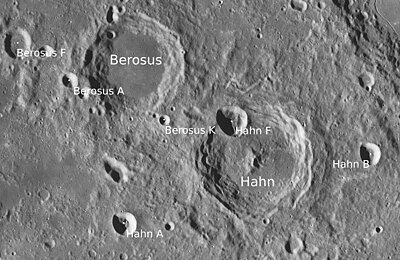 贝罗索斯环形山周边，月球勘测轨道飞行器拍摄。