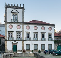 The Casa Mota-Prego, built inn the 1500s, follows many of the chracteristics of Renaissance architecture