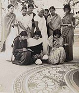 Jamuna Sen with students of Kala Bhavana. Photo courtesy: Esha Dutta