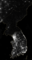 NASA朝鲜半岛的卫星图像显示出朝鲜除了平壤以外，几乎没有光源，缺乏电力及照明。（2012年）