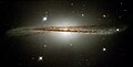 螺旋星系ESO 510-G13的扭曲是与另一个星系相撞的结果。当另一个星系被完全吸收后，扭曲就会消失。此一过程通常需要数百万甚至数十亿年的时间。