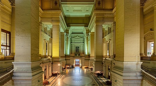 Interior view of the salle des pas perdus