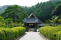 琉璃光寺的参道、中门