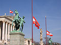 2004年7月7日，为悼念奥地利前总统托马斯·克莱斯蒂尔，奥地利国旗下半旗。