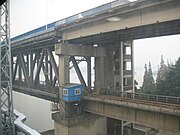 松浦大桥下层的金山铁路支线。