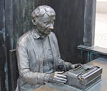 Lindgren at her typewriter. Statue created by Marie-Louise Ekman, in the centre of Vimmerby
