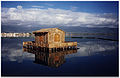 希腊西部迈索隆吉翁泻湖上的传统干栏式建筑