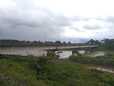 從中國廣喊一側拍照的雷允通道南畹河雷允橋