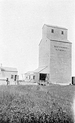 Farmers' elevator in Benito, 1914