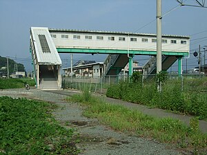 從車站西側望向跨線橋（2009年8月29日）