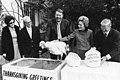 1973年，美国第一夫人帕特·尼克森代表她的丈夫收下一只火鸡