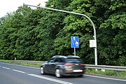 波兰波兹南附近道路上的限速区间控制标示牌