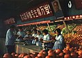 1968-04 1968年 北京的一个食品零售店.jpg