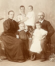 Hendrik Kruys with his family