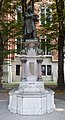 Nicolaas Copernicus (19 februari 1473 – 24 mei 1543) was een wiskundige en astronoom die een heliocentrisch model van het universum formuleerde waarbij de zon, in plaats van de aarde, in het centrum werd geplaatst. Deze foto van zijn standbeeld werd genomen te Krakow in Polen in september 2014. Uploaded Dec 23, 2014