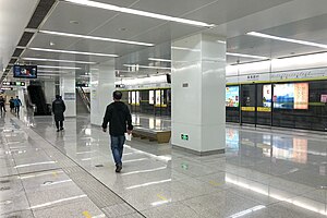 翠阜新村站站台（2020年4月）