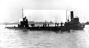 USS R-11 with tug