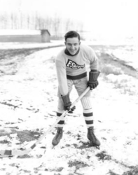 Eskimo right winger Art Gagné