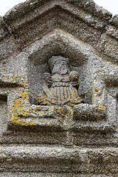 The Holy Father in a niche on the entrance to the Saint-Thégonnec enclos