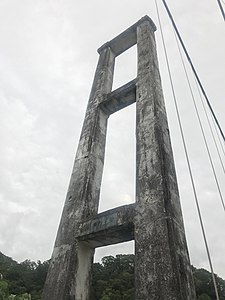 土坂吊桥旧桥柱。