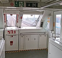 上海轨道交通10号线10A01型列车的司机室，设有逃生门