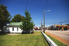 View along Ardmore Avenue (SR 53); Town Hall on the left