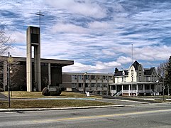 Routes 112, 241 and 243 meet before Saint-Bernardin church in Waterloo.