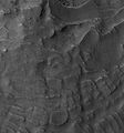 巴纳德撞击坑环内部的特殊地形，由火星侦察轨道器的 HiRISE 拍摄。
