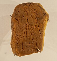 Photo of rock art found in the forest of Fontainebleau, from an exhibition at Musée de Préhistoire Île-de-France.