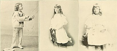 Jane Carlisle, middle, and Laura Carlisle, right, granddaughters of John G. Carlisle