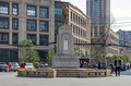位于武汉市江汉区三民路的孙中山铜像，与前述武昌孙中山铜像同为湖北省文物保护单位。