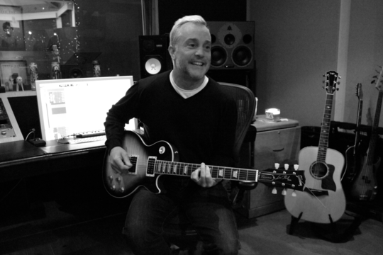 Feldy_guitar_black_and_white_2.png