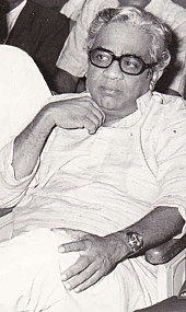 An image of P.L. Deshpandey.