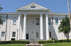 始建于1821年并于1925年扩建的县法院