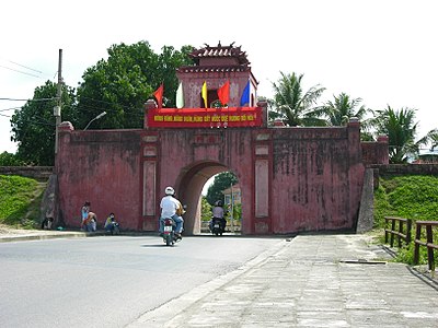 Cổng Tây thành cổ Diên Khánh