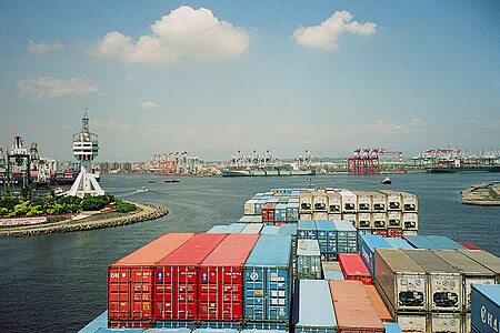 台湾高雄港的集装箱码头
