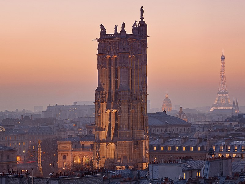 圖為法國巴黎的聖雅克塔，是因法國大革命摧毀的一座16世紀教堂的僅存部分。現在是國家歷史地標，以及聖雅各之路的其中一個起點。