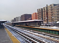 A typical elevated station (176th Street)